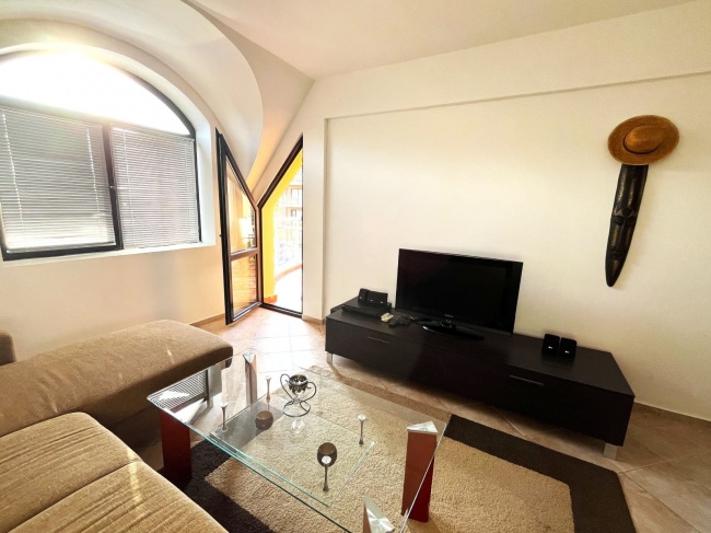 Zum Verkauf der Zweizimmerwohnung in Rawda mit Meerblick