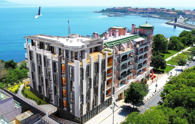 Modernes Luxusgebäude in Nesebar